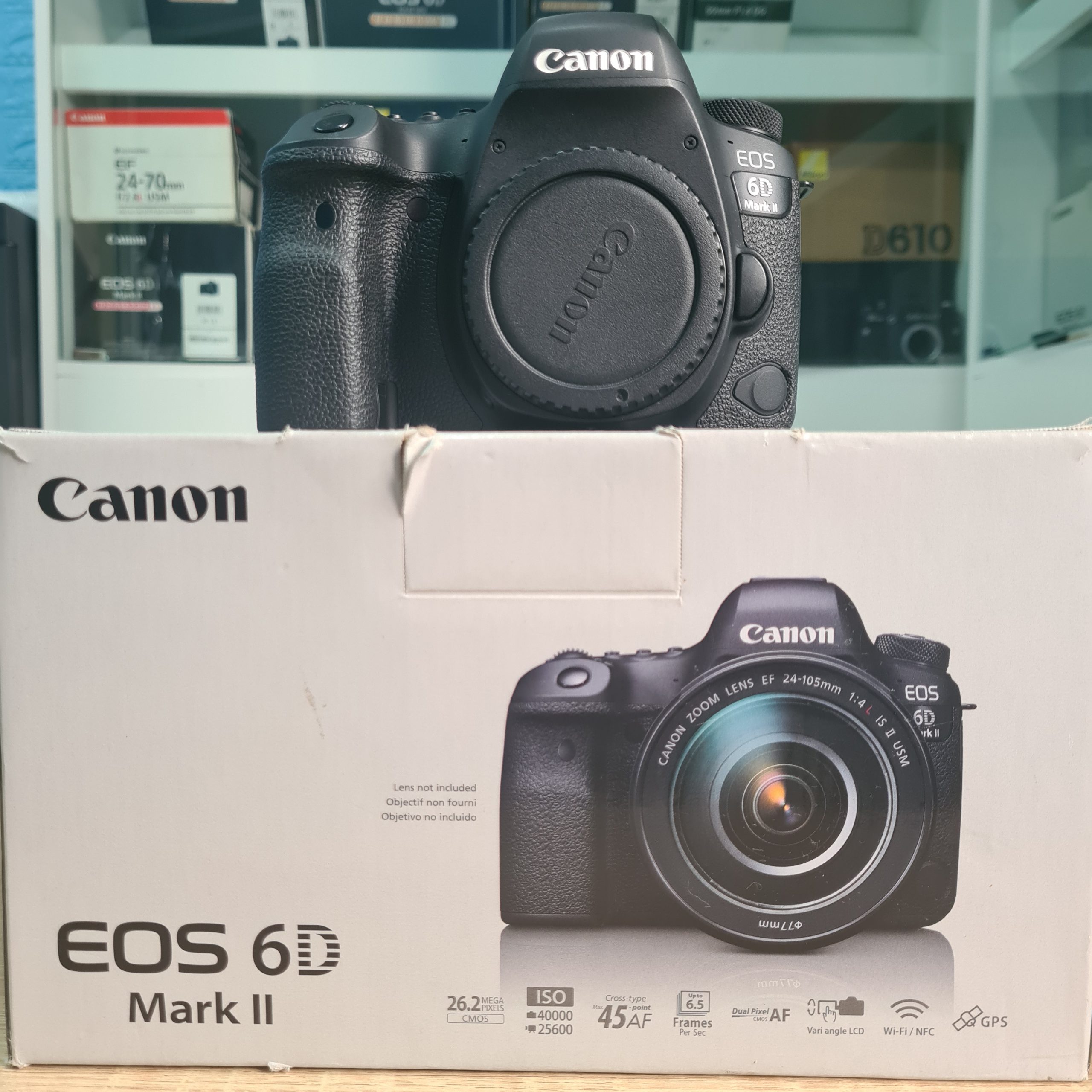 Canon EOS 6D Mark II là một trong những chiếc máy ảnh được yêu thích nhất trên thị trường. Với độ phân giải cao và khả năng chụp ảnh nhanh, máy ảnh này sẽ giúp bạn tạo ra những tác phẩm ảnh đẹp nhất. Bạn không thể bỏ qua chiếc máy ảnh này để tạo ra những bức ảnh đẹp trên chuyến đi của mình.